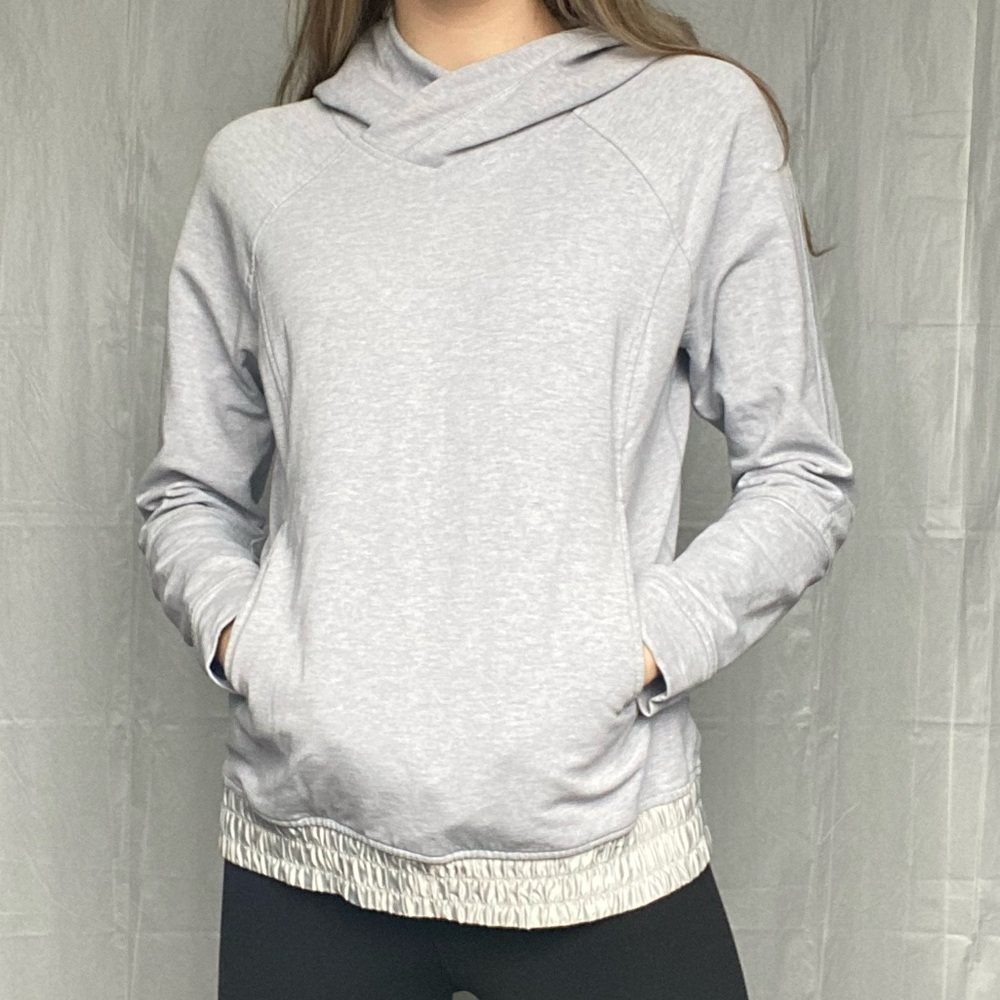 Like New Lululemon Scuba Hoodie Sweatshirt Size 6 Greyish Pale Blue
